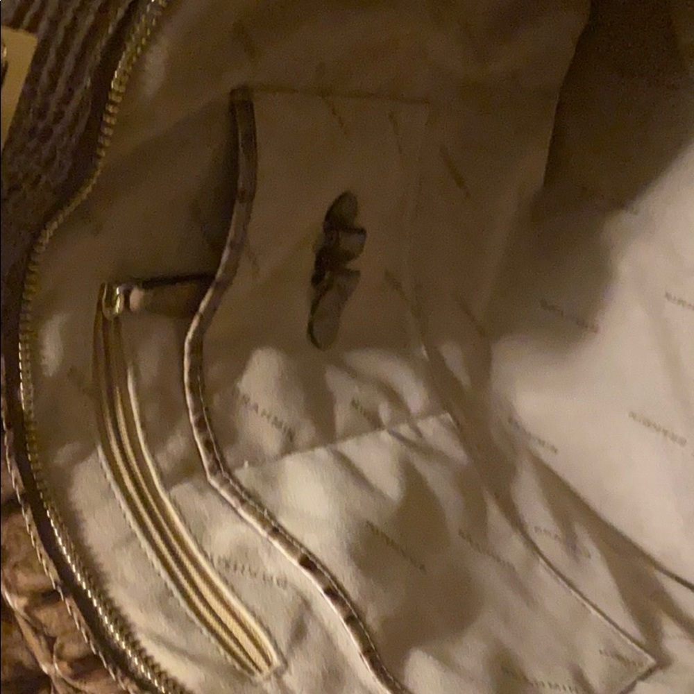 Handbag - Picture 8 of 14
